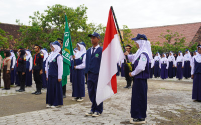 Regenerasi Kepemimpinan, MTsN 8 Cirebon Lantik Pengurus OSIM Tahun Ajaran 2025/2026
