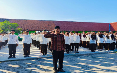 MTsN 8 Cirebon Peringati Hardiknas 2025, Teguhkan Komitmen Pendidikan Berkarakter